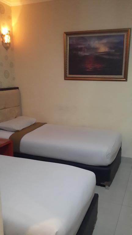 California Hotel Jakarta Exterior foto