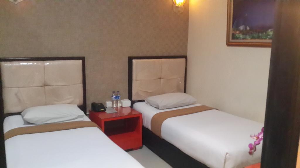 California Hotel Jakarta Exterior foto