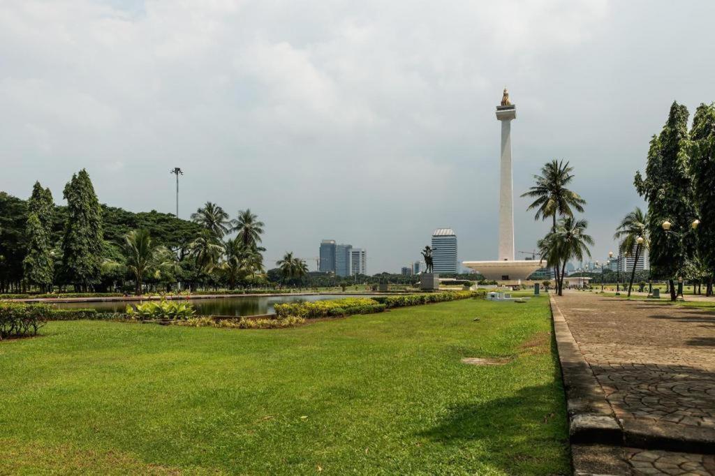 California Hotel Jakarta Exterior foto