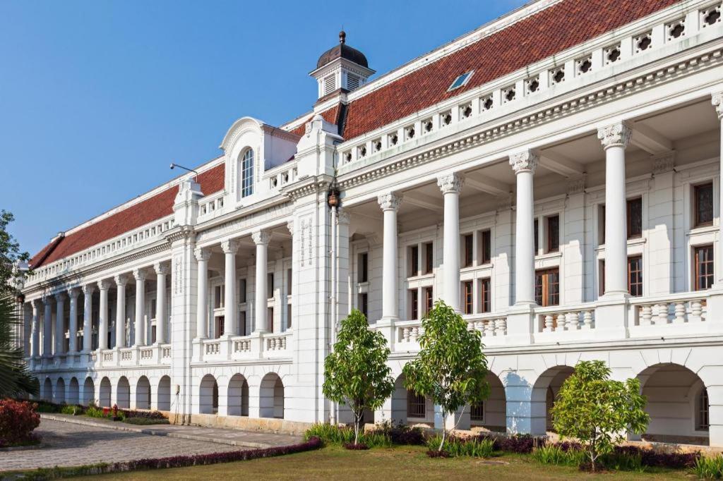 California Hotel Jakarta Exterior foto