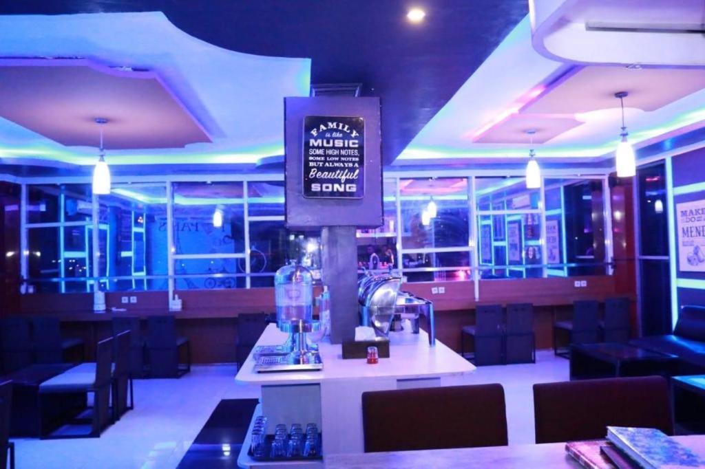 California Hotel Jakarta Exterior foto