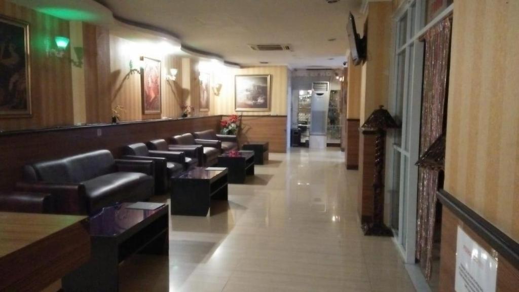 California Hotel Jakarta Exterior foto