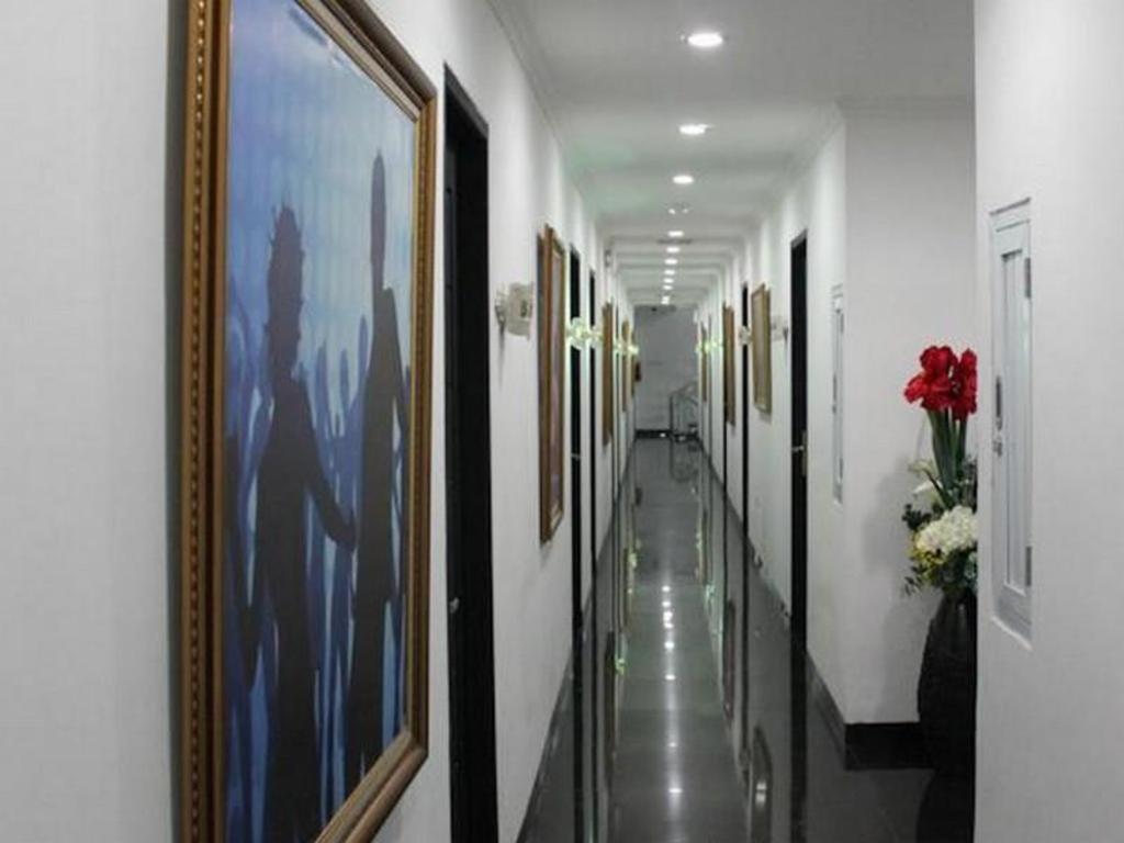 California Hotel Jakarta Exterior foto