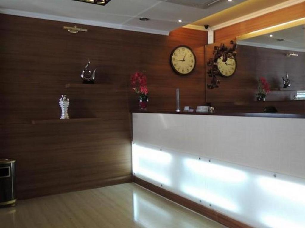 California Hotel Jakarta Exterior foto