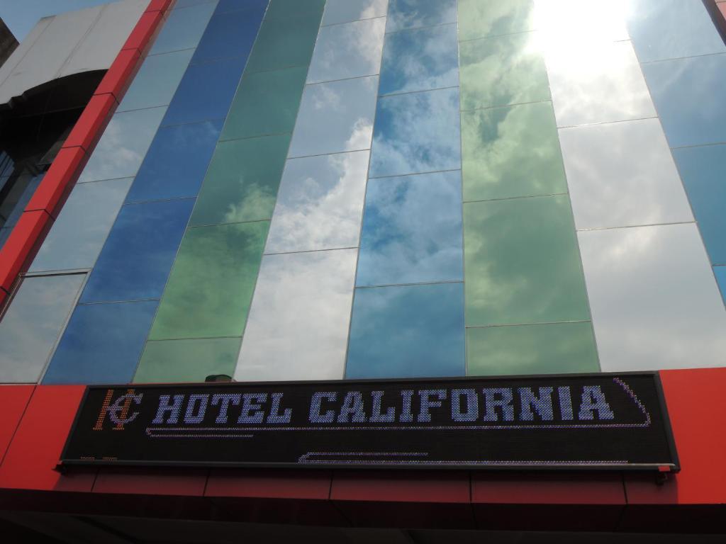 California Hotel Jakarta Exterior foto