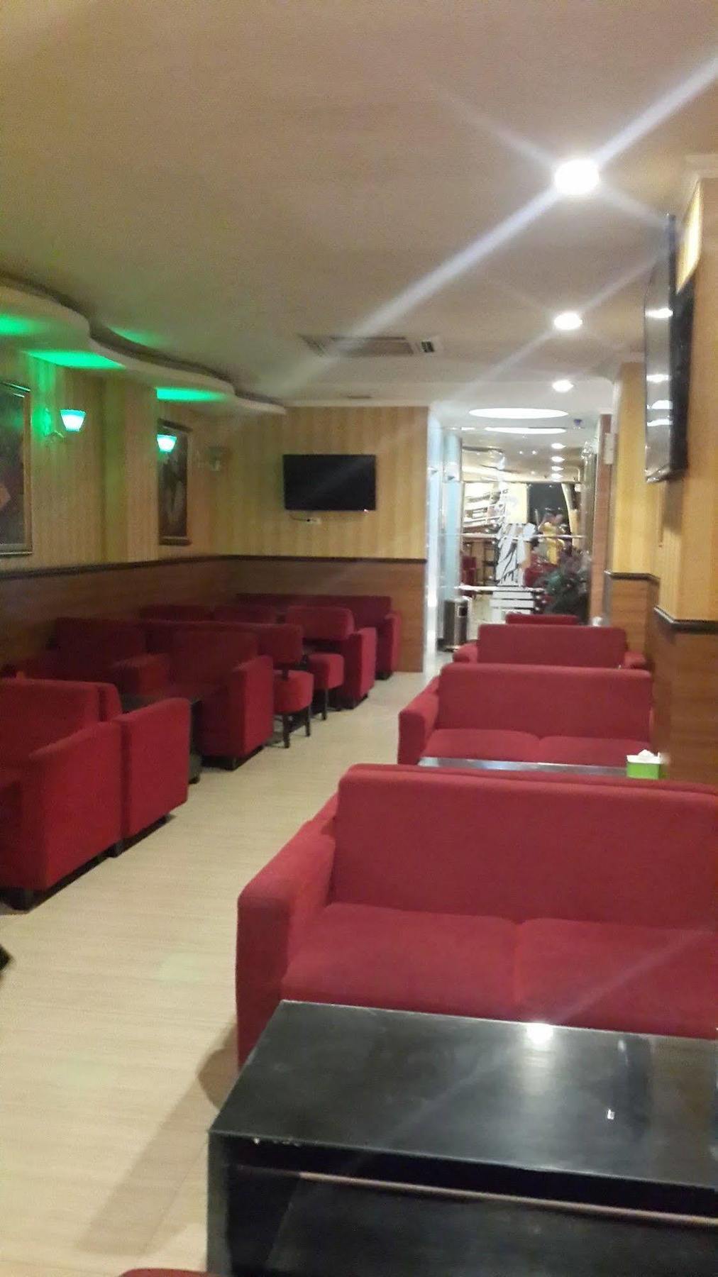 California Hotel Jakarta Exterior foto